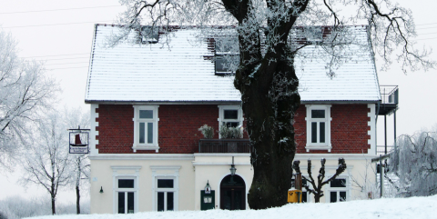 Gartelmann's Gasthof im Winter.
