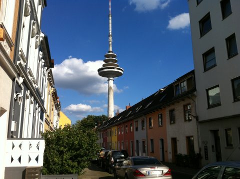 Die Grenzstraße mit dem Fernsehturm im Hintergrund. (Foto: WFB / bremen.online - VK)