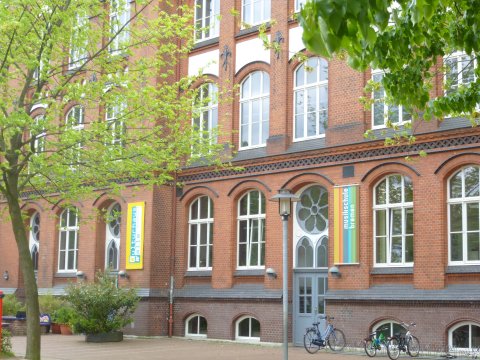 Außenansicht des roten Backsteingebäudes der Musikschule Bremen