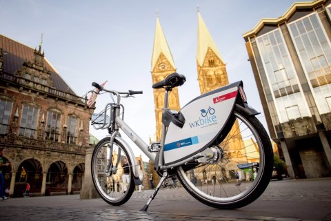 Auf dem Bremer Marktplatz steht das neue WK-Bike.