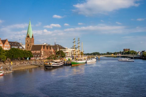 Die Schlachte in Bremen an einem sonnigen Tag