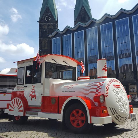 Der Stadtmusikanten-Express vor der Bremischen Bürgerschaft