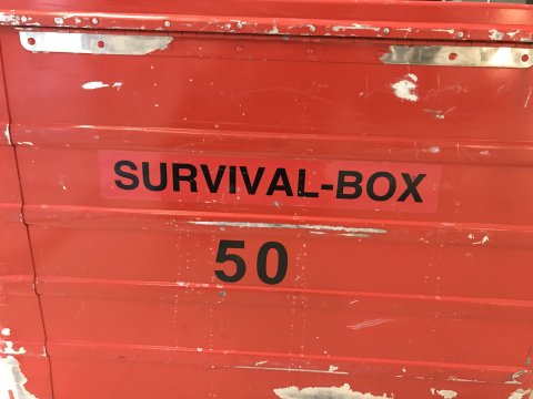 rote Survival-Box