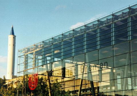 Uni Bremen Glasgebäude und Fallturm