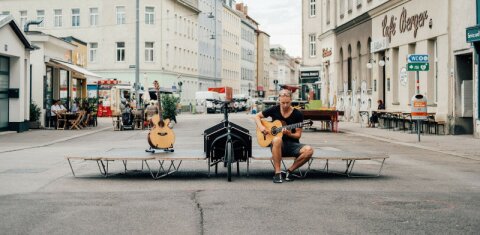 Velo Concerts Lastenradbühne mit Gitarrist