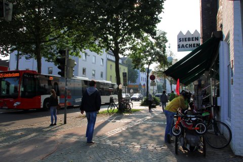 Blick auf die Hemmstraße in Findorff an einem verkaufsoffenen Sonntag