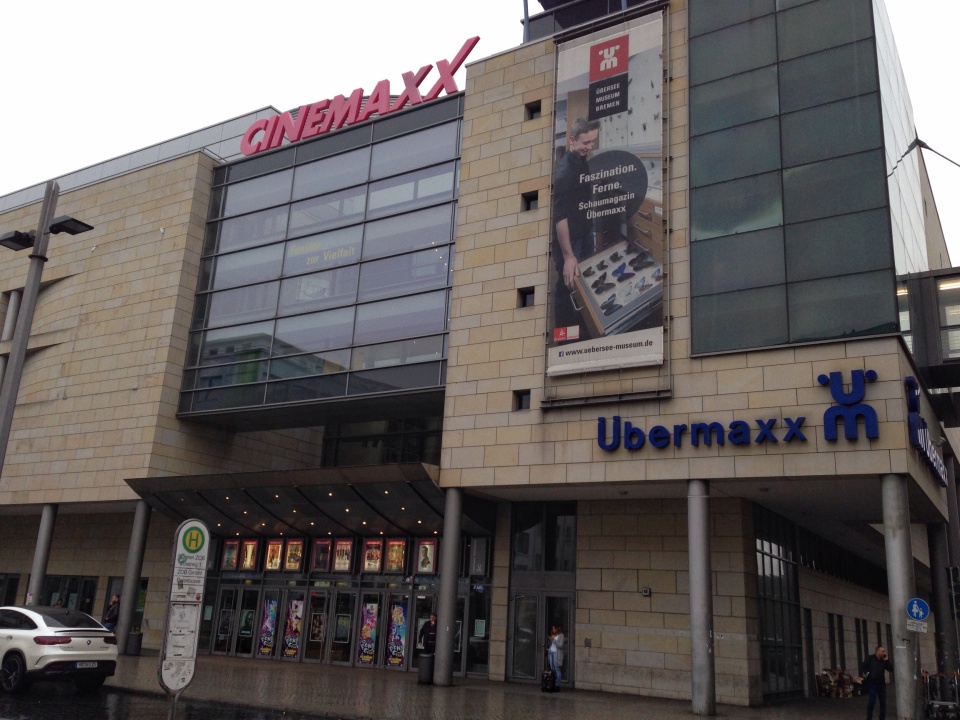 Eine Außenaufnahme vom Cinemaxx-Kino in Bremen.