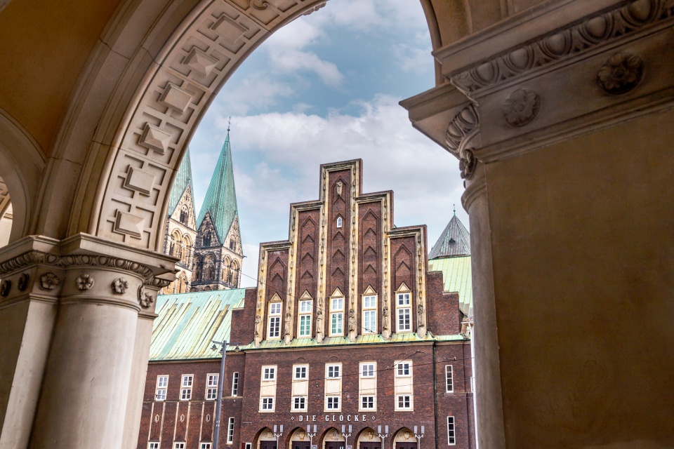 Das Bild zeigt das Konzerthaus "Glocke" im gothischen Baustil