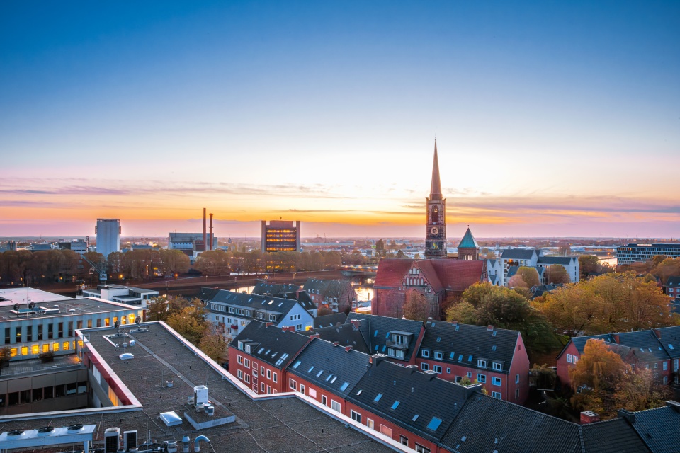View over the roofs of the Stephaniviertel including the tower of the Stephanikirche.