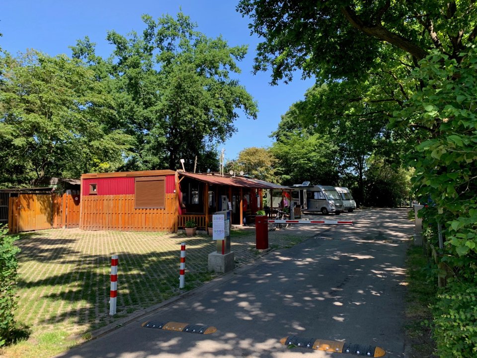 Sorry, there is no description for this photo available