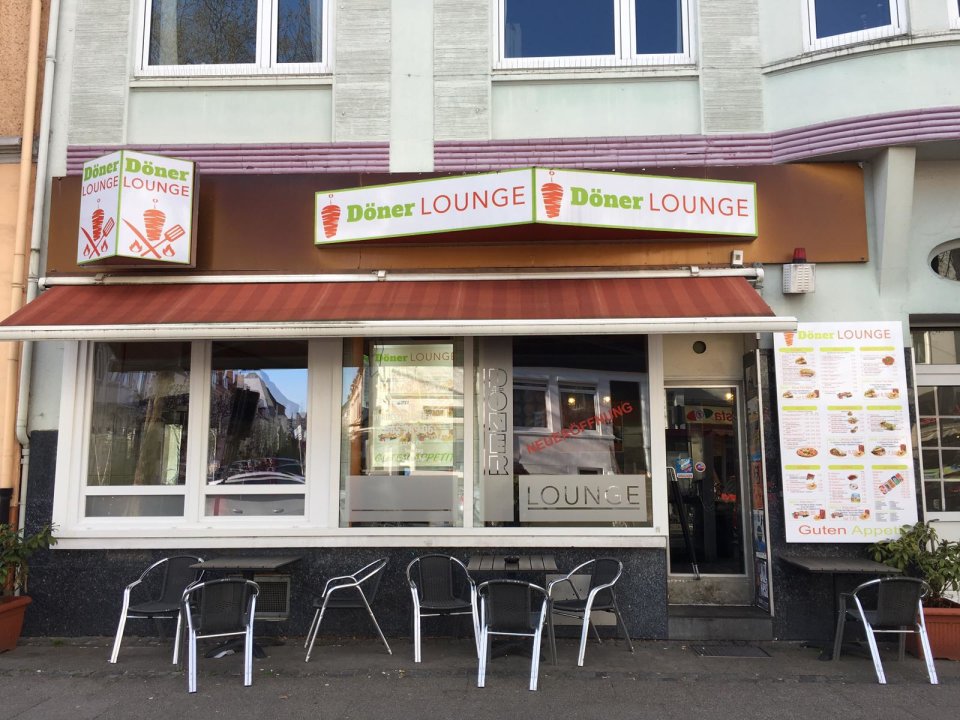 Zu sehen ist die Außenfassade des Restaurants Döner Lounge in Findorff.