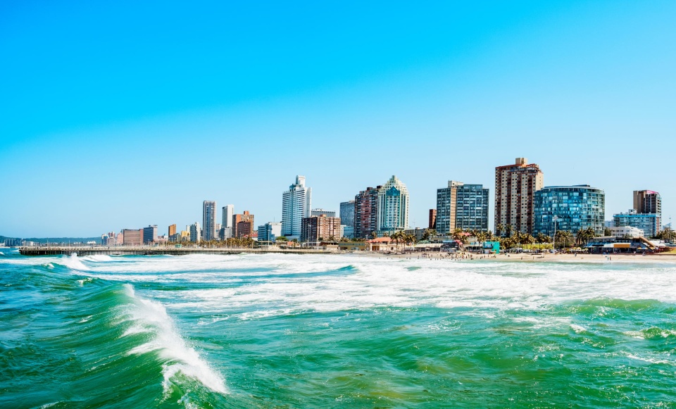 Eine Ansicht der Skyline der Partnerstadt Durban vom Wasser aus