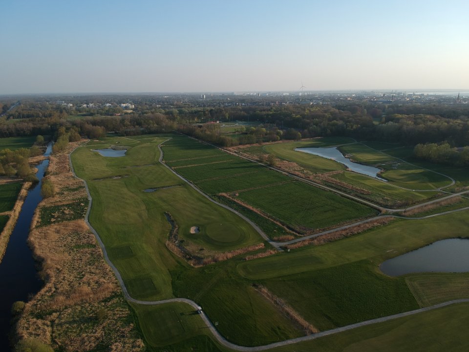 Die Golfanlage in Bremerhaven aus der Vogelperspektive