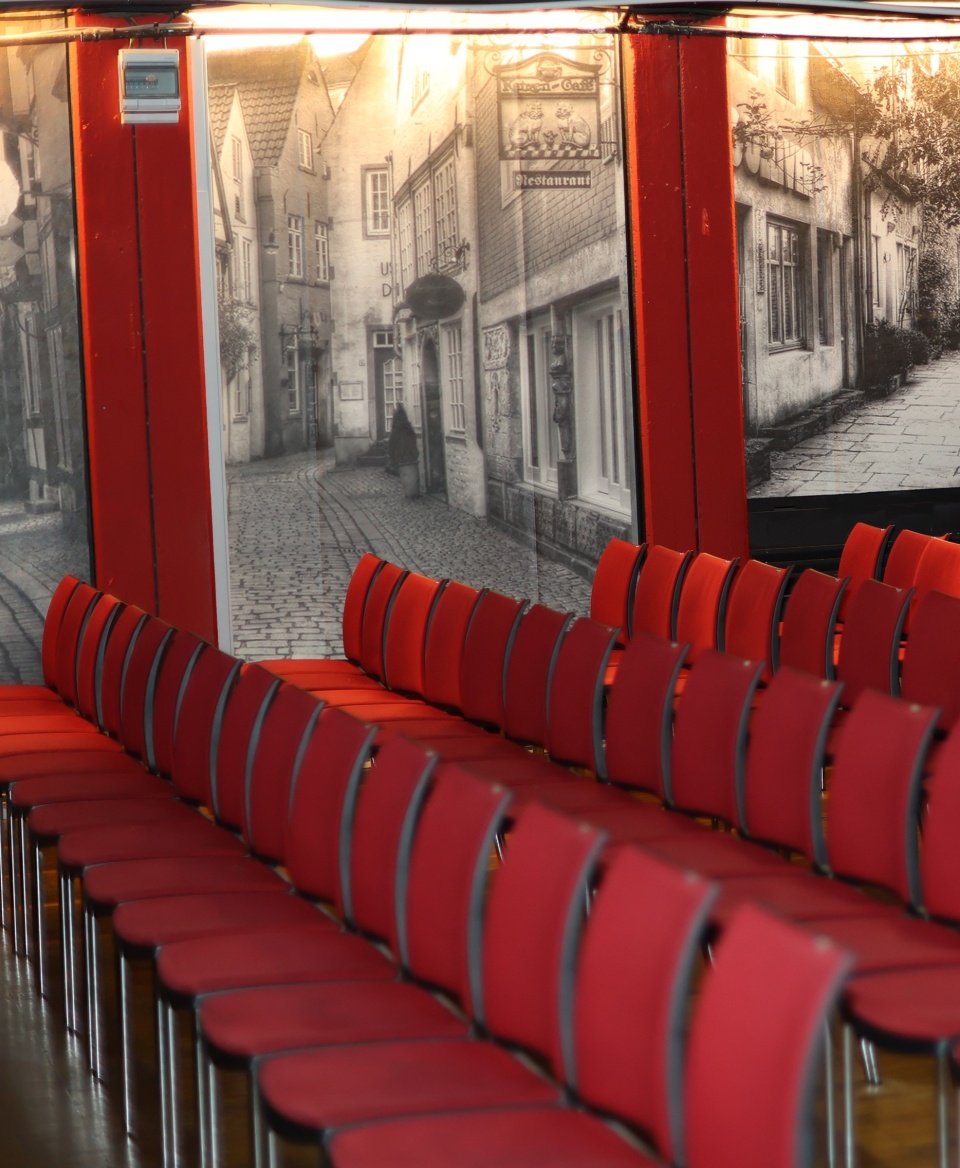 Rote Sitze im Saal des Packhaustheaters 